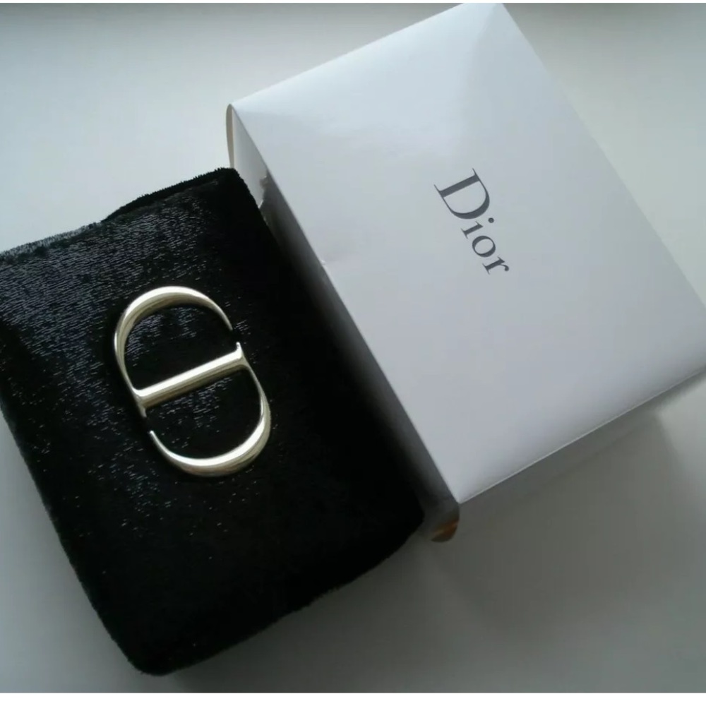 - ❤️- ❤️Dior makeup pouch with chain - Picture 4 of 14